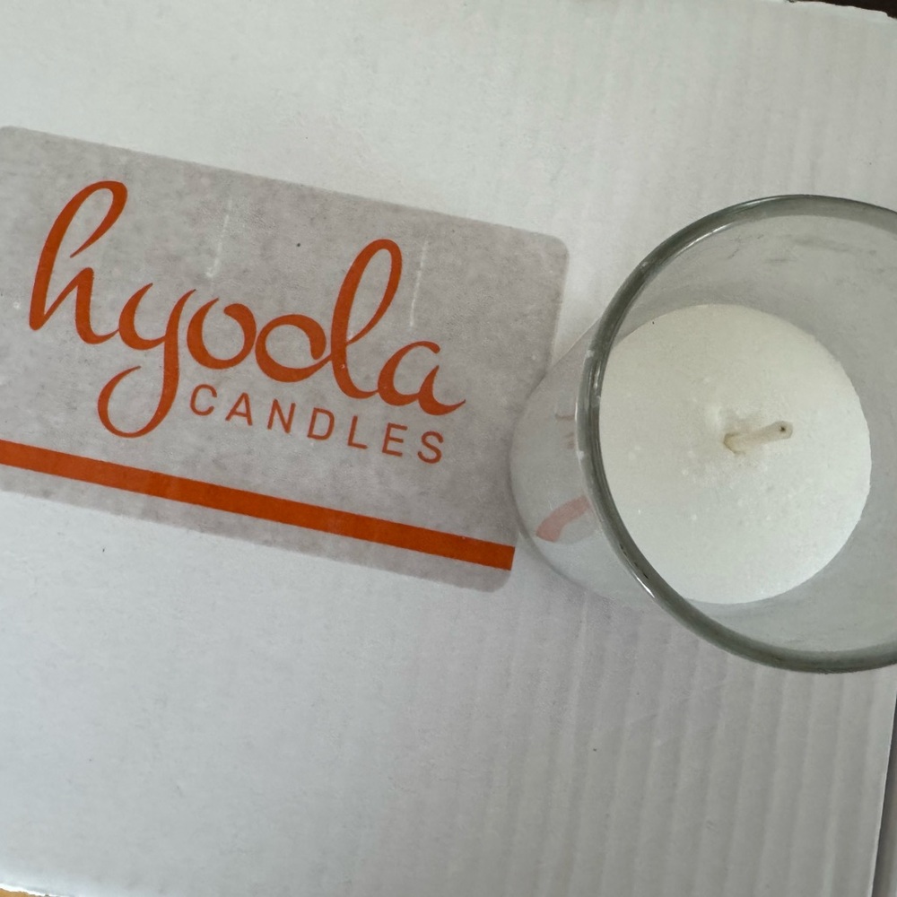 Hyoola White Candle in Glass Holder